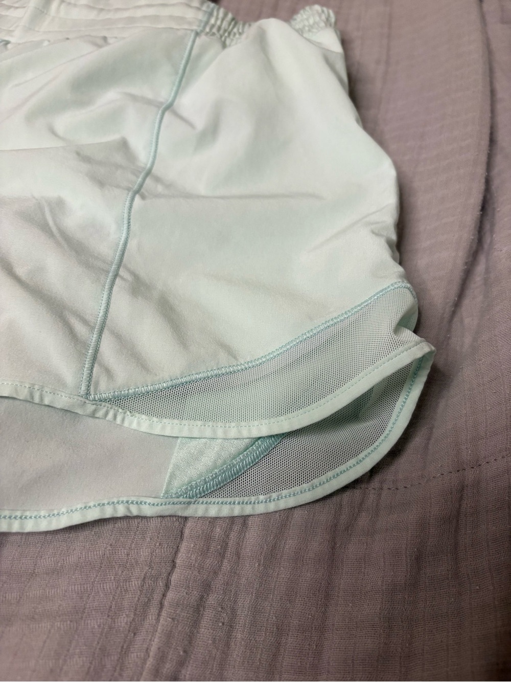 Lululemon Hotty Hot Low-Rise Lined Short 4" W7AVGT - Picture 3 of 6
